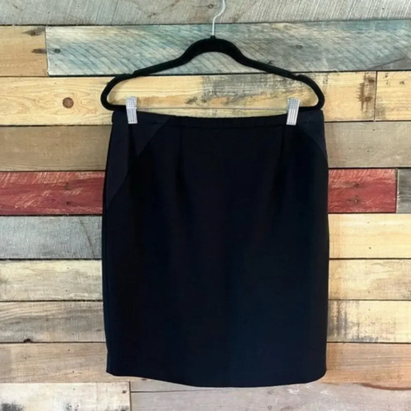 A Pea In The Pod Black Maternity Skirt Size‎ Small - Picture 1 of 10